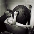 鉄球と風呂：方形120x120 kazuhiro nishijima.jpg