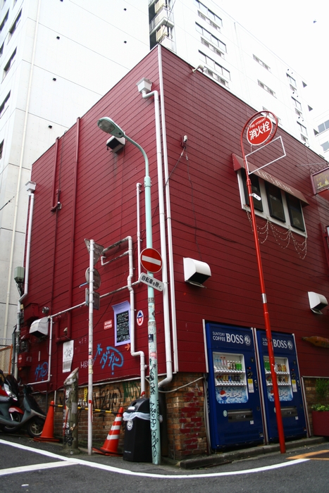 渋谷の赤い建物