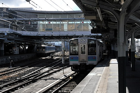 松本駅で