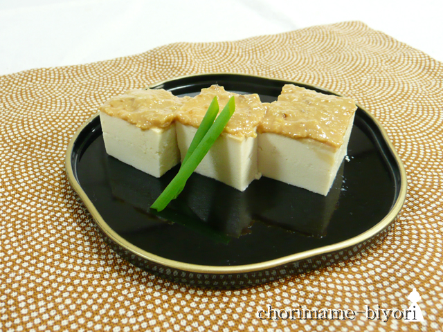 松の実だれの押し豆腐
