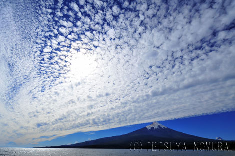オソルノ山と秋雲(c）