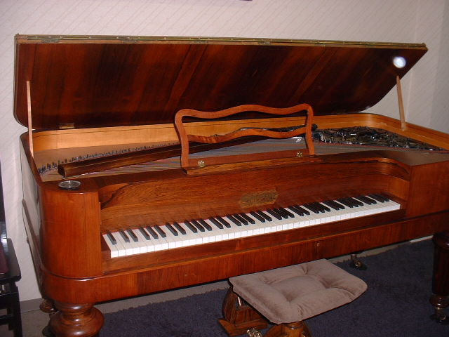 竹田楽器のスクエアピアノ