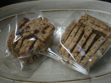 5ムング豆と黒糖のクッキー・エゴマのクッキー