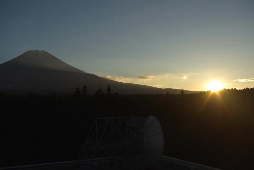 富士と夕日とはな01