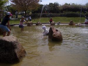 馬見丘陵公園で水遊び１
