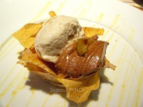 パータフィロ(アラビア風パイ)とチョコレートムースと栗のアイスクリーム